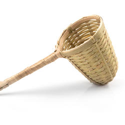 Bambus Tee-Sieb mit einem Griff.